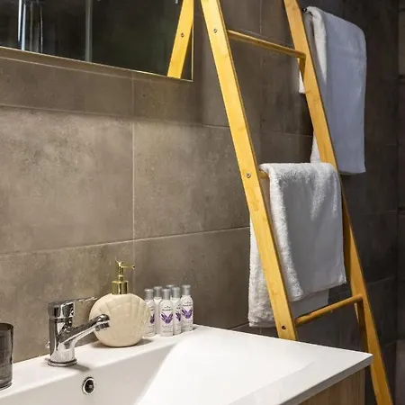 V&m Traditional Luxury Villa *