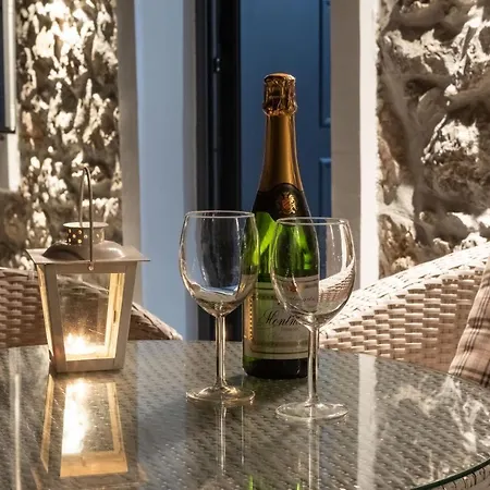 V&m Traditional Luxury Villa