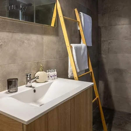 V&m Traditional Luxury * Tolón