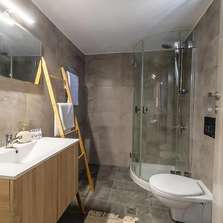 V&m Traditional Luxury Villa